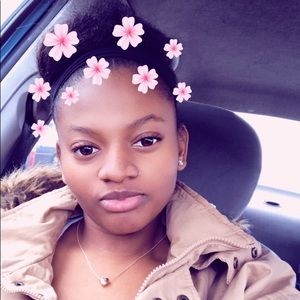 Meet your Posher, Dominique